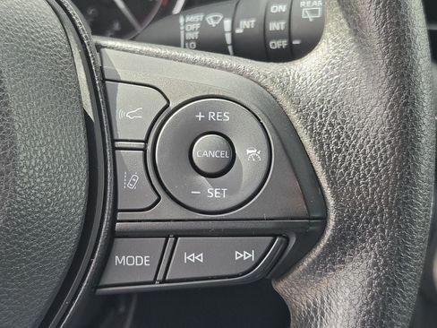 Used 2025 Toyota RAV4 XLE FWD image 23