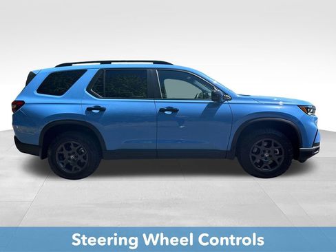 Certified 2025 Honda Pilot TrailSport image 9