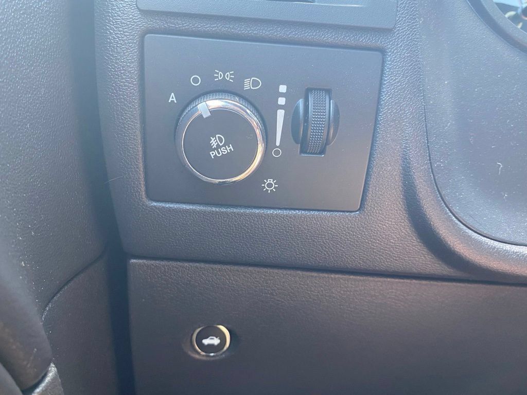 Used 2014 Dodge Challenger R/T RWD image 23