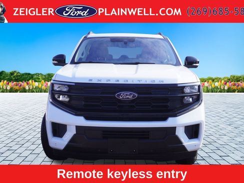 Used 2025 Ford Expedition Active AWD/4WD image 8