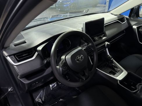 Used 2023 Toyota RAV4 LE AWD/4WD image 18