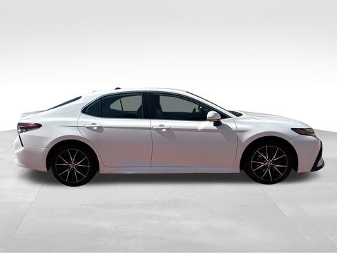Used 2022 Toyota Camry SE FWD image 7