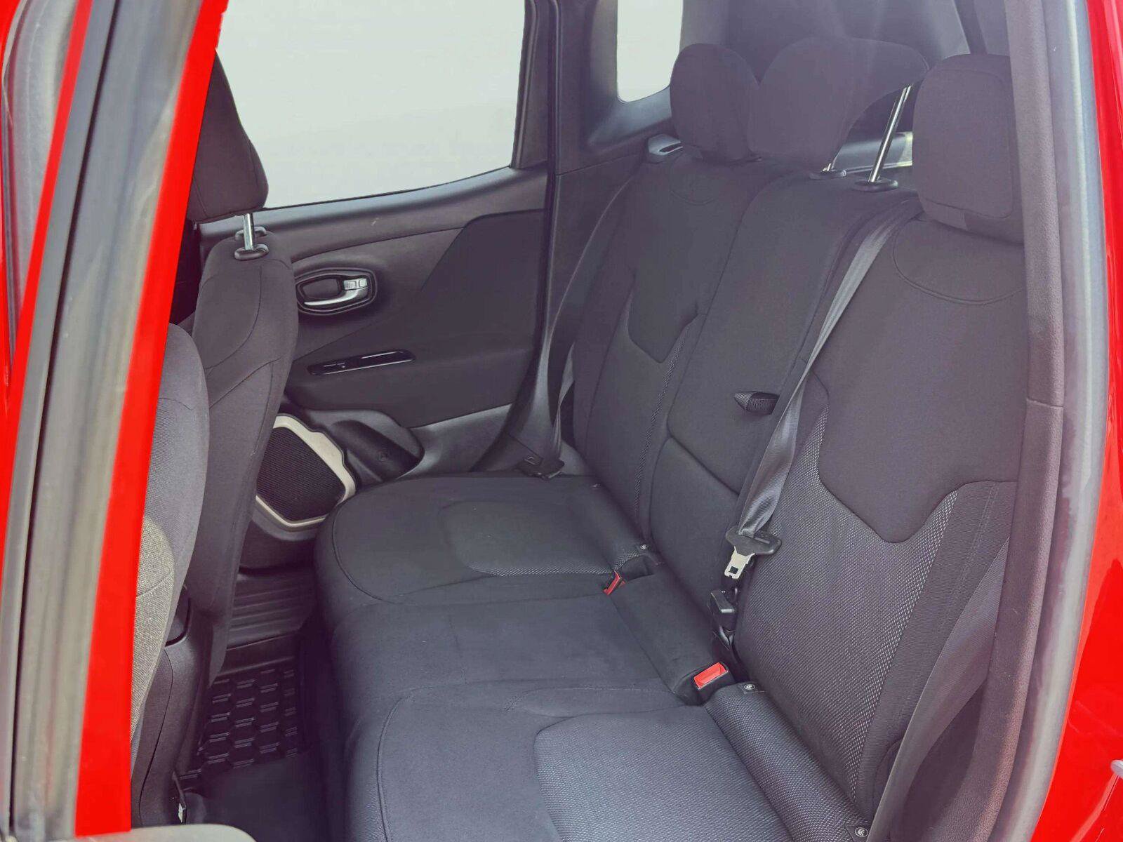 Used 2015 Jeep Renegade Latitude w/ Popular Equipment Group FWD image 36