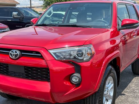 Used 2022 Toyota 4Runner SR5 Premium w/ Moonroof Package AWD/4WD image 8
