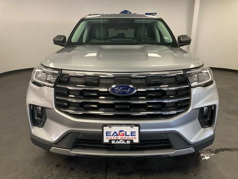 Used 2025 Ford Explorer Active w/ Active Comfort Package AWD/4WD image 3