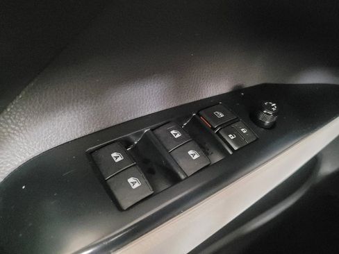 Used 2018 Toyota Camry SE FWD image 27