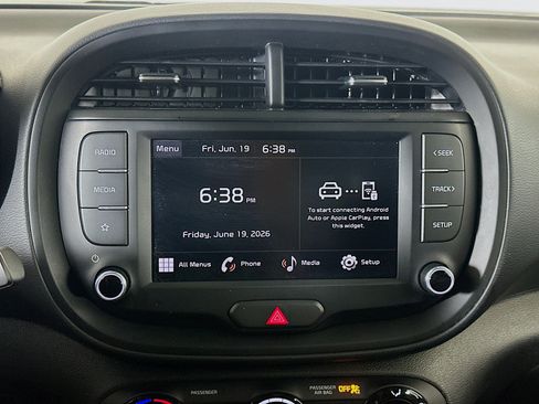 Used 2025 Kia Soul LX w/ LX Technology Package FWD image 21