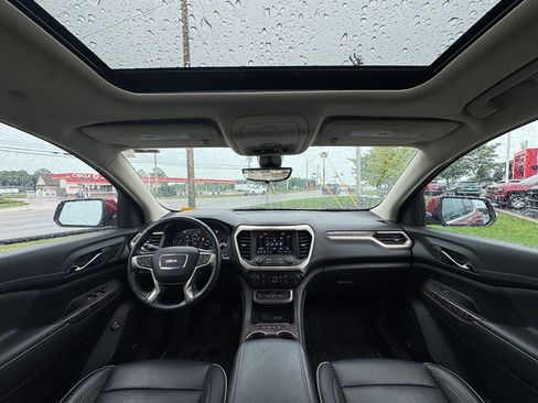 Used 2021 GMC Acadia Denali w/ Denali Technology Package FWD image 9