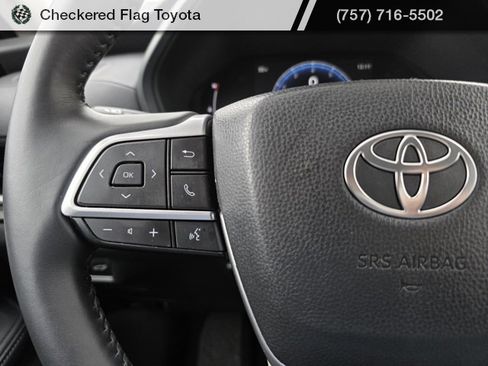 Used 2025 Toyota Grand Highlander AWD image 13