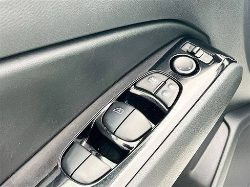 Used 2025 Nissan Altima 2.5 SR image 17