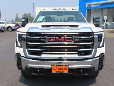 Used 2024 GMC Sierra 2500 SLE w/ SLE Convenience Package AWD/4WD image 2