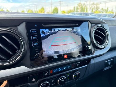 Used 2016 Toyota Tacoma TRD Sport AWD/4WD image 23
