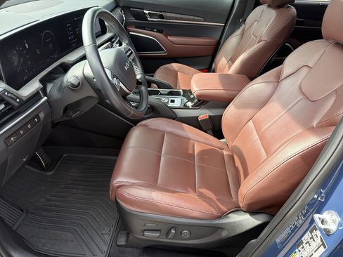 Used 2024 Kia Telluride SX w/ Towing Package FWD image 19