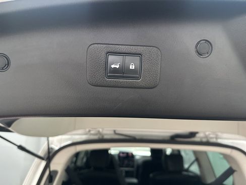 Used 2022 Nissan Armada SL w/ Captain's Chairs Package image 38