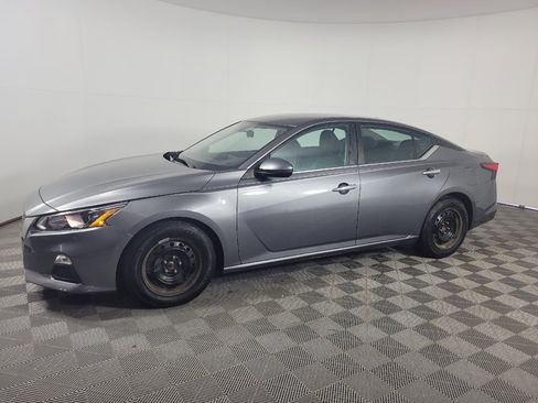 Used 2020 Nissan Altima 2.5 S FWD image 2