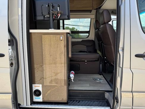 Used 2018 Mercedes-Benz Sprinter 3500 image 44