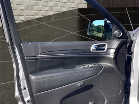 Certified 2021 Jeep Grand Cherokee Limited image 12