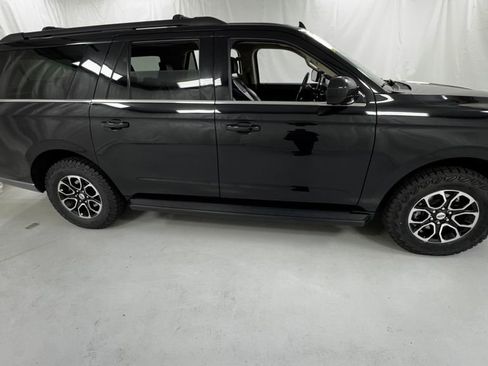 Used 2024 Ford Expedition Max XLT AWD/4WD image 2