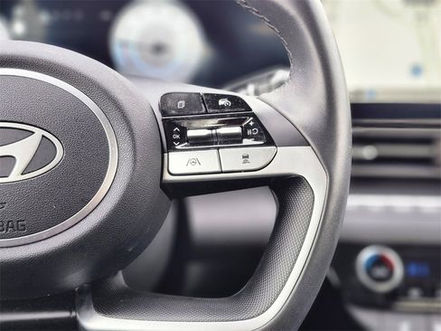 Used 2025 Hyundai Elantra SEL image 29