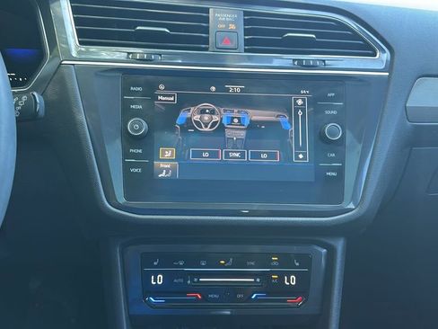 Certified 2022 Volkswagen Tiguan SE FWD image 20
