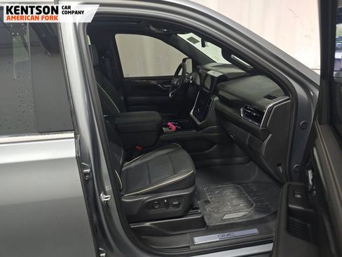 Used 2025 GMC Yukon Elevation w/ Elevation Premium Package AWD/4WD image 10
