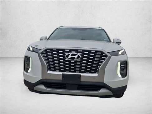Used 2022 Hyundai Palisade SEL w/ Premium Package FWD image 2