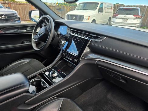 Used 2023 Jeep Grand Cherokee Altitude image 8