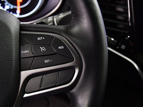 Used 2019 Jeep Cherokee Limited image 19