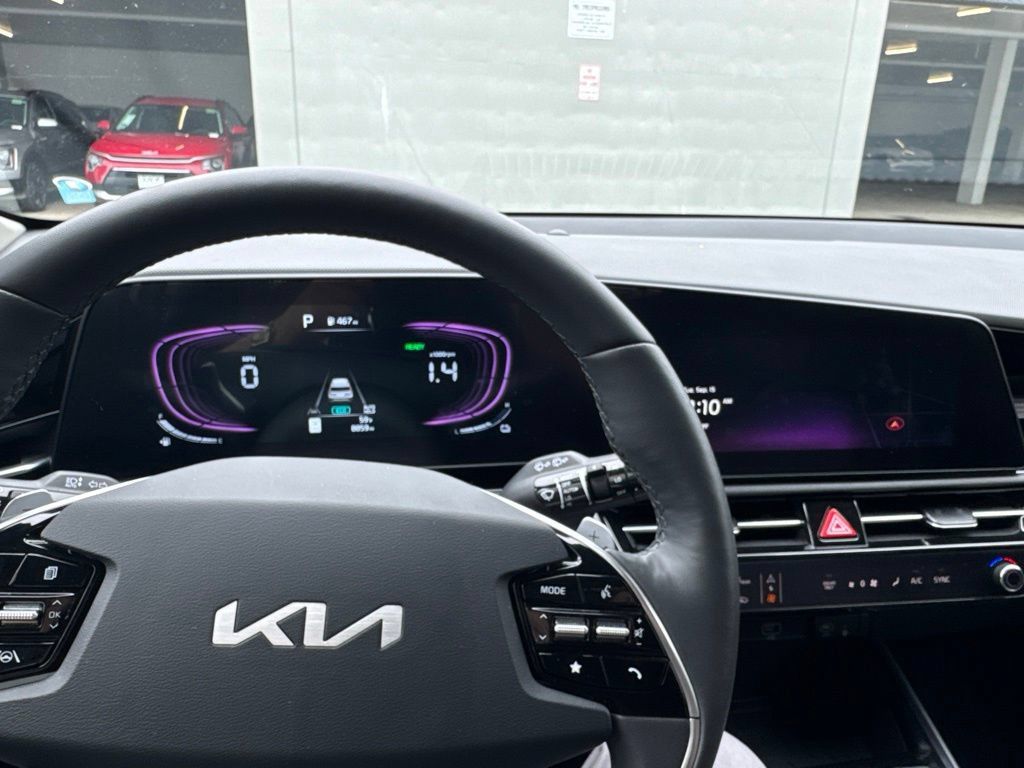 Used 2025 Kia Niro FWD image 8
