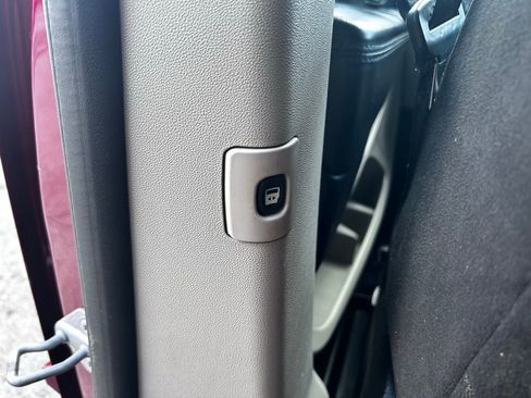 Used 2014 Dodge Grand Caravan SXT FWD image 28
