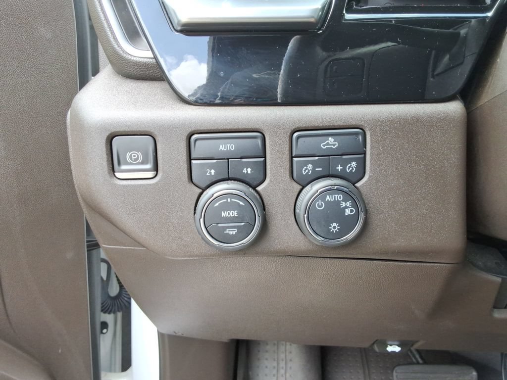 Used 2022 Chevrolet Silverado 1500 LT w/ Protection Package AWD/4WD image 35