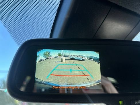 Used 2018 Toyota C-HR XLE FWD image 29