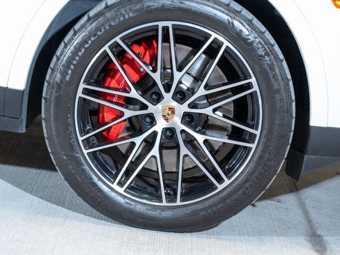 Certified 2024 Porsche Cayenne S AWD/4WD image 11