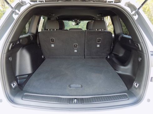 Certified 2024 Jeep Grand Cherokee Laredo w/ MOPAR Finishing Package image 28