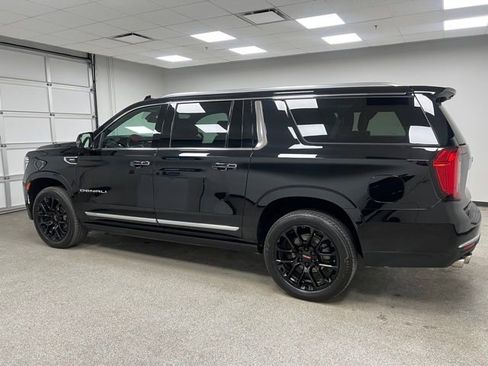Used 2022 GMC Yukon XL Denali AWD/4WD image 7