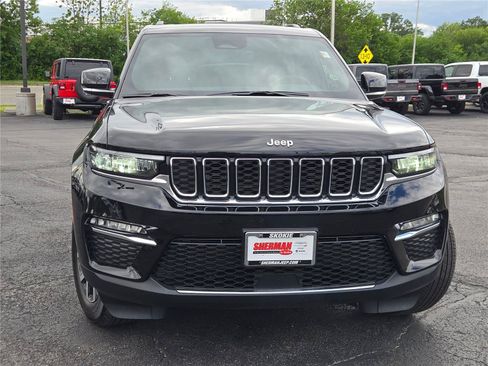 Used 2025 Jeep Grand Cherokee Limited AWD/4WD image 4