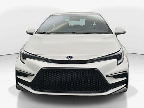 Used 2023 Toyota Corolla SE image 3