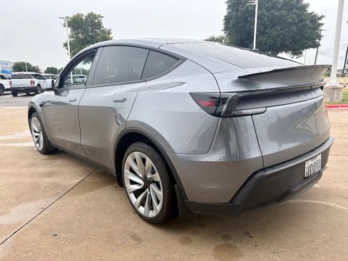 Used 2026 Tesla Model Y 2WD image 5