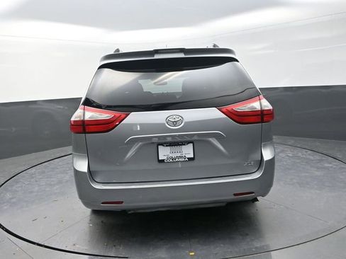 Used 2018 Toyota Sienna XLE FWD image 9