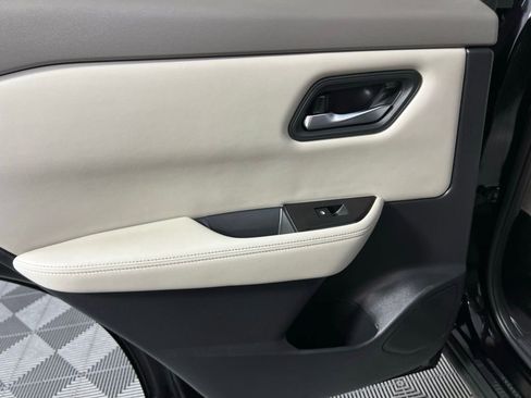 Used 2024 Nissan Rogue SV image 26