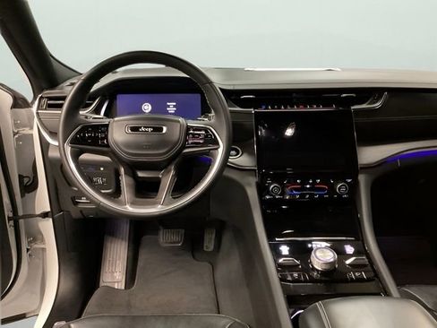 Used 2023 Jeep Grand Cherokee Overland image 15