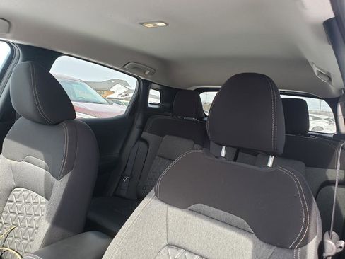 Certified 2025 Nissan Kicks SV image 25