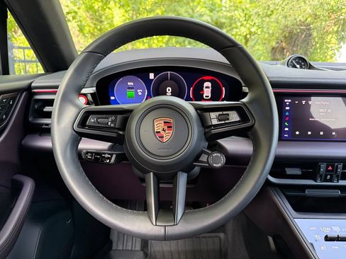 Used 2025 Porsche Macan 4S Electric AWD/4WD image 34