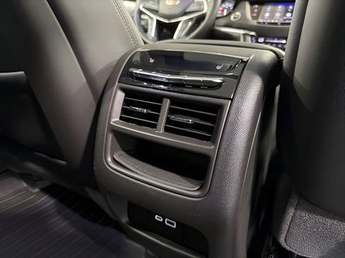 Used 2020 Cadillac XT5 Premium Luxury FWD image 36