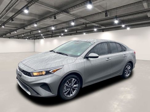 Certified 2023 Kia Forte LXS image 4