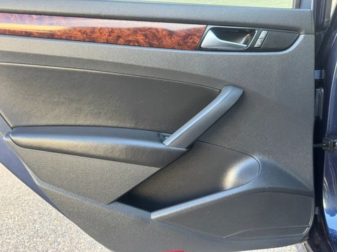 Used 2013 Volkswagen Passat TDI SEL Premium FWD image 19