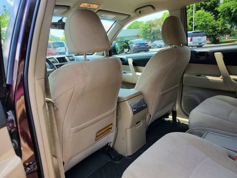 Used 2013 Toyota Highlander 4WD w/ Cold Weather Pkg image 10