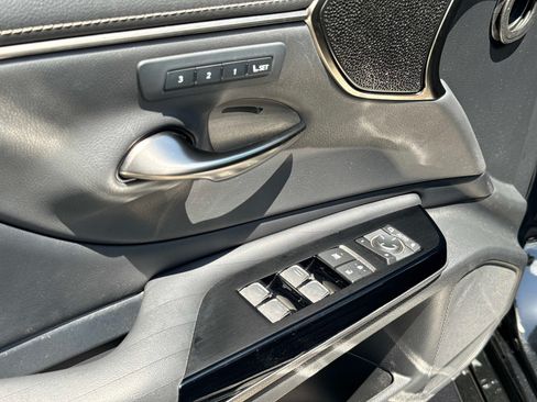 Certified 2022 Lexus ES 350 Ultra Luxury w/ Accessory Package 2 FWD image 16