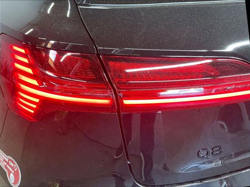 Certified 2024 Audi Q8 e-tron Premium Plus w/ Premium Plus Package AWD/4WD image 31
