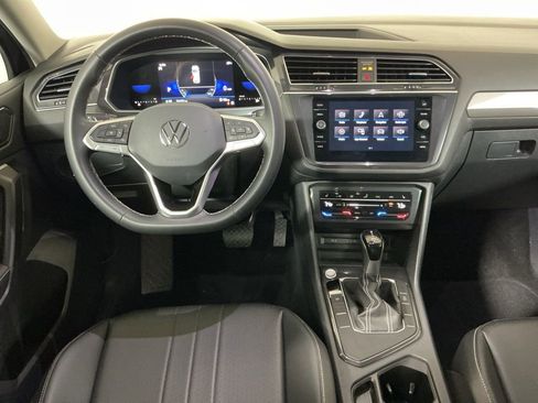 Used 2023 Volkswagen Tiguan SE image 10